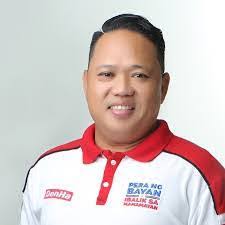 Dennis Hain's Instagram, Twitter & Facebook