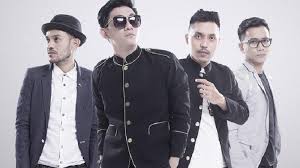28.10.2021 · lagu panah asmara merupakan ciptaaan chrisye dalam album senyawa tahun 2004 sekaligus pernah dibawakan duet bersama tohpati. Chord Lagu Memikirkan Dia Seventeen Viral Di Tiktok Resah Hati Ini Tanpanya Surya Co Id