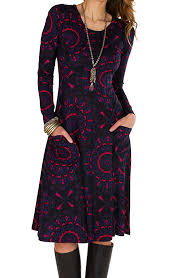 Elle dévoile toute sa beauté dans son superbe dos nu et son. Robe Ethnique Imprime Mandala Et Manches Longues Melo