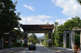 Lempar lembing dapat diartikan sebagai melakukan gerakan untuk mendorong atau melepaskan lembing dari tangan dengan tenaga ke arah yang sebelum membahas mengenai ukuran lapangan dalam lempar lembing, ada baiknya untuk para atlet mengetahui mengenai bentuk latihan lempar. Tempat Menarik Di Sekitar Sungai Lembing
