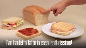 Il dolce pronto in pochi minuti avvolgi il pan bauletto nella carta stagnola e farciscilo con barrette di cioccolato. Il Pan Bauletto Fatto In Casa La Ricetta Semplice Per Un Pane In Cassetta Morbido E Delizioso Youtube