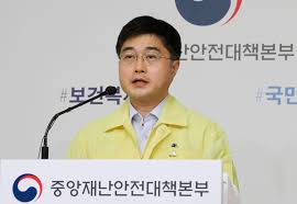 앵커정세균 국무총리는 현재 코로나19 재확산 양상을 사회적 거리 두기 3단계 격상까지 검토해야 할 비상 상황이라고 진단했습니다.쉽게 택할 수 없는 길인 만큼, 방역수. ì ë¶ ì¤ë 26ì¼ ê±°ë¦¬ë'ê¸° 3ë¨ê³ ê²©ìì ê°ì§ë´ì¤ Chosunbiz ìì¬