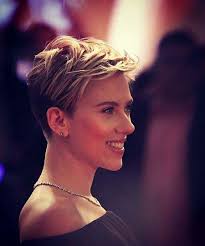 Kurz vor der niederkunft hat sich scarlett johansson für einen praktischen kurzhaarschnitt entschieden. 15 Best Scarlett Johansson Short Hair Color Style Styling Kurzes Haar Stars Kurze Haare Frisur Dicke Haare