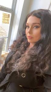 Please what's the difference between a person who is in love and a person  who's crazy? 😂