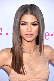12 Celebrities Who Prove Straight Hair Has Risen From The 00s Dead Straight Layered Hair Straight Hairstyles Zendaya Hair