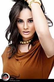 ولمن لا يعرف من تكون نسرين إمام، هي ممثلة مصرية وزوجة المنتج المصري الشهير تامر مرسي صاحب شركة سنرجي للإنتاج الفني، وأعلنت اعتزالها التمثيل 2011 بناء على رغبته للتفرغ للعائلة، وتربطها علاقات جيدة بعدد كبير من نجوم الوسط الفني. Ù†Ø³Ø±ÙŠÙ† Ø¥Ù…Ø§Ù… Ø­Ø§Ù…Ù„ Ø®Ø¨Ø± ÙÙŠ Ø§Ù„ÙÙ†