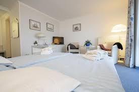 Jetzt stehen ihnen zwei hotels mit 51 doppelzimmer und 21 einzelzimmer unterschiedlicher größe zur verfügung. Hotels Haus Waterkant Strandvilla Eils Norderney Aktualisierte Preise Fur 2021