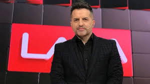 Angel de brito is an actor, known for me casé con un boludo (2016), bien de verano (2008) and los ángeles de la mañana (2016). El Palito De Angel De Brito Para El Noticiero De America Choreando Y Si Laburan Para Contar Informacion Ciudad Magazine