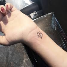 84 Curtidas 1 Comentarios Mavimor Tattoo Izmit Mavimortattoo Piercing No Instagram Cl Clover Tattoos Shamrock Tattoos Mini Tattoos