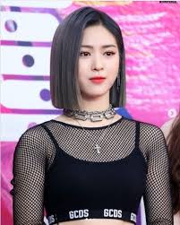 She is the main rapper, lead dancer, vocalist, center of itzy, south korean . Profil Von Itzy Ryujin Dessen Geburtstag Heute Der 17 April Ist