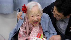 Une australienne de 102 ans est devenue la plus ancienne parachutiste du monde, tout en sensibilisant à la maladie qui a tué sa fille. La Femme La Plus Vieille Du Monde Est Morte A 117 Ans Cnews