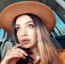 Nunta lui George Simion cu Ilinca Munteanu. Tot ce se întâmplă azi în  comuna Măciuca și cu ce-și așteaptă liderul AUR invitații