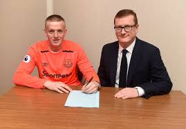 Pickford is located in the upper peninsula about 20 miles south of sault ste. Officiel Pickford Signe A Everton