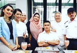 Rm3 postage puan sri tengku anansa telah memberikan tuan anas mikael tempoh selama tiga bulan untuk mencari perempuan yang sempurna bagi menolak. Salahkah Saya Jadi Pak Guard Shah Rezza Hiburan Mstar