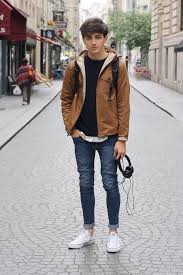 How To Wear High Top Converse With Skinny Jeans Guys Casual Fall Fashion With Skinny Jeans No Show Socks White Canvas Chuck Taylor Sneakers Navy Sweater White Mens Outfits Mens Casual Outfits Mens Fashion Casual