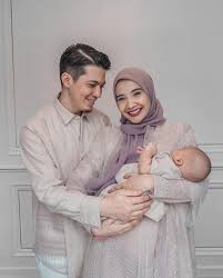 Bukan saja dari keluarga winona, tapi juga galih baghaskara dan keluarganya yang tampil memesona. 7 Adu Gaya Mewah Artis Rayakan Lebaran 2021 Nagita Slavina Desain Sendiri