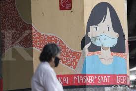 Hanya cegah droplet besar, penggunaan face shield tak maksimal jika tak gunakan masker. Kasus Corona Indonesia Bertambah 5 767 Tetap Pakai Masker Saat Keluar Rumah