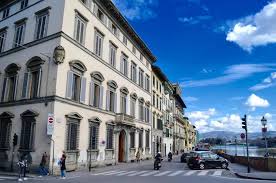 L'appartamento, recentemente ristrutturato, preserva le caratteristiche tipiche dello stile fiorentino, dal pavimento in cotto alle pareti in pietra al soffitto con travi in legno. Appartamento Centro Firenze Florence Updated 2021 Prices