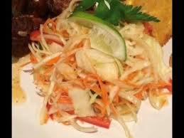 Voici La Recette Incontournable Du Fameux Pikliz Haitien Celui Ci S Accompagne De Bananes Pesees Et De Grillot Cuisine Haitienne Recettes De Cuisine Recette
