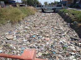 Sebesar 4,2 persen, yang dibakar 37,6 persen, yang dibuang ke sungai 4,9 kader kesehatan perilaku masyarakat dalam mengelola sampah masih kurang baik, yaitu. Jorok Sungai Di Sidoarjo Ini Dipenuhi Sampah Sepanjang 350 Meter