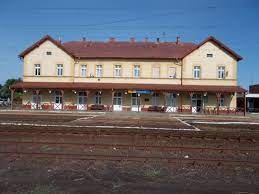 A kép jobb szélén még a vízház is felfedezhető. Kisvarda Vasutallomas Wikipedia