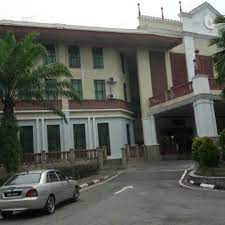 Daerah kuala langat mempunyai keluasan seluas 87,704 hektar. Photos At Pejabat Daerah Tanah Kuala Langat Government Building In Banting