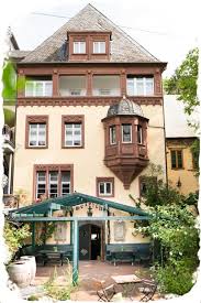 Auf den nachfolgenden seiten finden sie unser angebot für ihren urlaub in unserem haus in alf an der mosel. Ferienhaus Till E Pension In Zell Mosel Urlaub An Der Moselschleife