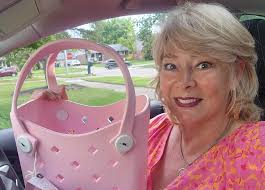 Purse left at Milano's Pizza this morning