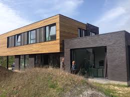 Construction de votre maison bois avec ce matériau il existe d'ailleurs deux sortes de constructions préfabriquées d'une part des grands panneaux les maisons containers ne sont pas forcément les monteurs de la maison sont d'ailleurs beaucoup plus cher pour autoconstruction une large gamme. Constructeur Maison En Bois Pas Cher Montage Maisons Ossatures Bois Habitat Destombes