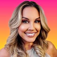 Erin Lahey's Instagram, Twitter & Facebook