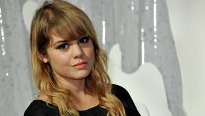 Coeur de pirate blonde julien doré actrice française noir et blanc musique jolies images chanteurs perso filles. Coeur De Pirate Canadian Music Blog