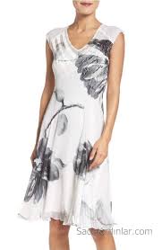 2020 Yazlik Cicekli Sifon Elbise Modelleri Beyaz Kisa V Yakali Cicek Desenli Sifon Elbise Moda Stilleri The Dress