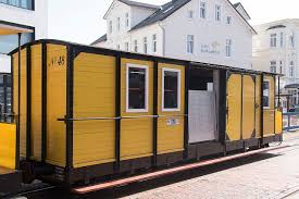 The webcam is located at at the coast in a height of 7 m nhn. Datei Borkum Gepackwagen 48 Jpg Wikipedia