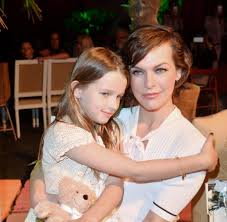 See more ideas about milla jovovich, actresses, celebrities. Milla Jovovich Ich Bin Mutter Warum Sollte Ich Noch Minirocke Tragen Welt