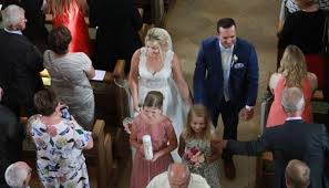 Ob lieder zur hochzeit für den einzug, segenslied zur hochzeit oder lieder für den auszug nach der lieder für den auszug aus der kirche. Sangerin Hochzeit Taufe Kirche Kirchenmusik Cd