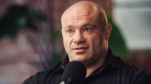 Cast del fan per Mozgus. Nessun essere umano corrisponde a quella testa  quadrata come il dottor Mike : r/Berserk