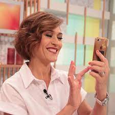 A tvi anuncia que fátima lopes não aceitou dar seguimento à condução da adaptação do programa c'è posta per te nos moldes que lhe foram propostos pela tvi. Fatima Lopes Esta De Volta A Tvi Fiquei Sem Me Mexer