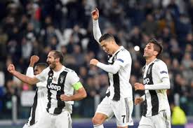 Giorgio chiellini is a professional footballer of italy who plays as a defender for serie a club juventus, and for the italian national team. Giorgio Chiellini Cristiano Ronaldo Ile Konustum Durumunun Iyi Oldugunu Ve Guneslendigini Soyledi Independent Turkce
