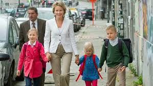 Prince gabriel, princess eleonore, queen mathilde of belgium, king philippe of belgium, crown princesse elisabeth and prince emmanuel walk together. Konigin Mathilde Von Belgien Eine Biografie In Bildern Ndr De Fernsehen Sendungen A Z Mein Nachmittag Royalty