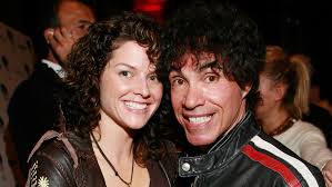 John Oates And Aimee Oates Spill The Details About Their Life