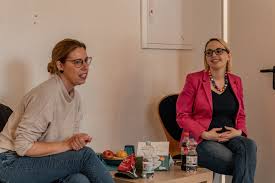 Kevin Kuhnert Besucht Jugendhaus Rubensstrasse In Holsterhausen Essen Sud