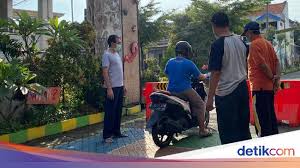 Maybe you would like to learn more about one of these? Warga Di Sidoarjo Ini Rintis Kampung Tangguh Berbasis Online