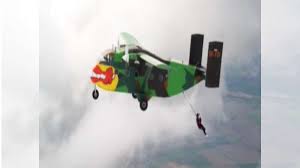 Dass es beim duell um die welt extrem zugeht, manchmal auch extrem hirnrissig, ist bekannt. Duel Around The World Prosieben Tv Comedian Luke Mockridge Dangles From An Airplane Suddenly The Rope Breaks De24 News English