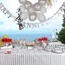 La celebración de los aniversarios de boda se remonta a la época romana, cuando los maridos a sus esposas dieron una corona de plata durante 25 años de matrimonio, y una corona de oro por los 50. Manual De Etiqueta Bronce Plata Y Oro Bodas A Celebrar Organizando Laboda