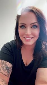 Lauren Ewald's Instagram, Twitter & Facebook