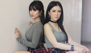 Hanya untuk hiburan#tiktok #goyang #seksi Duo Tiktok Objave Facebook