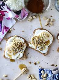 Vanilla Ricotta Banana Toast With Pistachios Recette Art Culinaire Gastronomie Tarte Aux Bananes