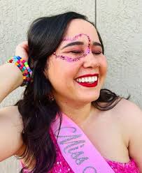 Hi, everyone! I received this Taylor themed charm bracelet as a gift, but  absolutely cannot figure out what this circled charm is! Anyone have any  idea? I can post a photo of