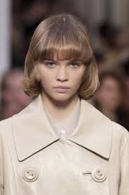 Elle donnera du caractère à votre coupe mais ne partez pas sur une frange. Quelle Coupe Adopter Quand On A Les Cheveux Fins Madame Figaro