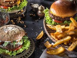 Entdecke Unsere Leckeren Gerichte Angebote Beste Burger Der Stadt Knusprige Pommes Salate Cocktails Zur Spe Speisekarte Burger Restaurant Gourmet Grill